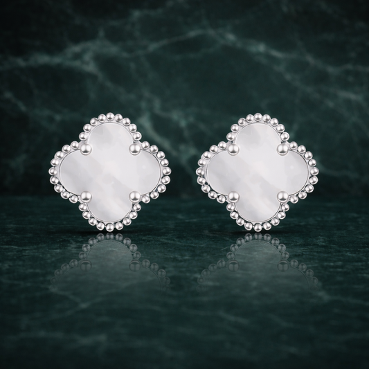 ÖRHÄNGEN CLOVÉ – SILVER/VIT