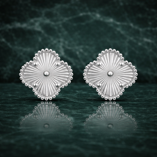 ÖRHÄNGEN CLOVÉ – SILVER