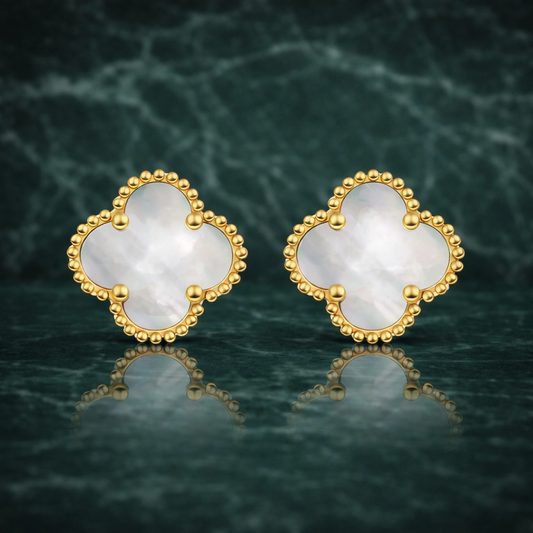 ÖRHÄNGEN CLOVÉ – GULD/VIT